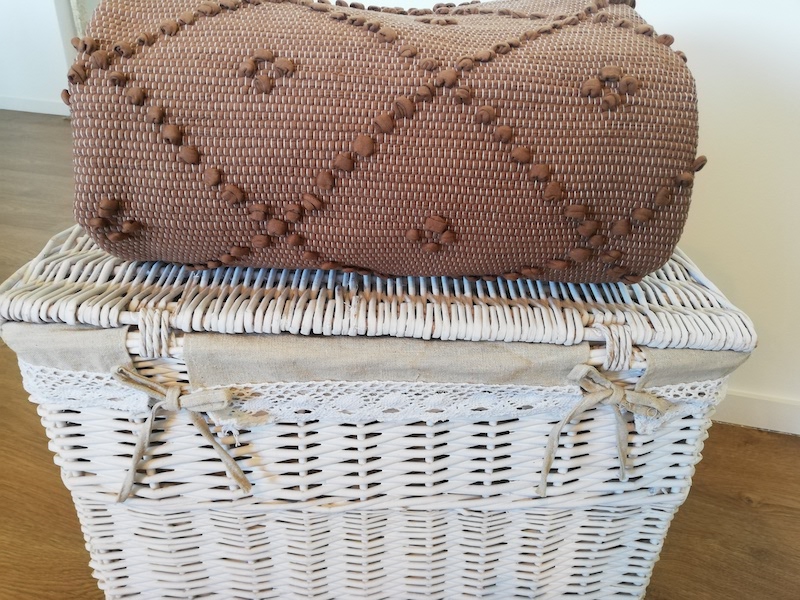 Tapete artesanal de puxado cor castanho - 100% algodão - 140x200 cm (Estimado) Tapete artesanal de puxado cor castanho - 100% algodão - 140x200 cm (Estimado)
